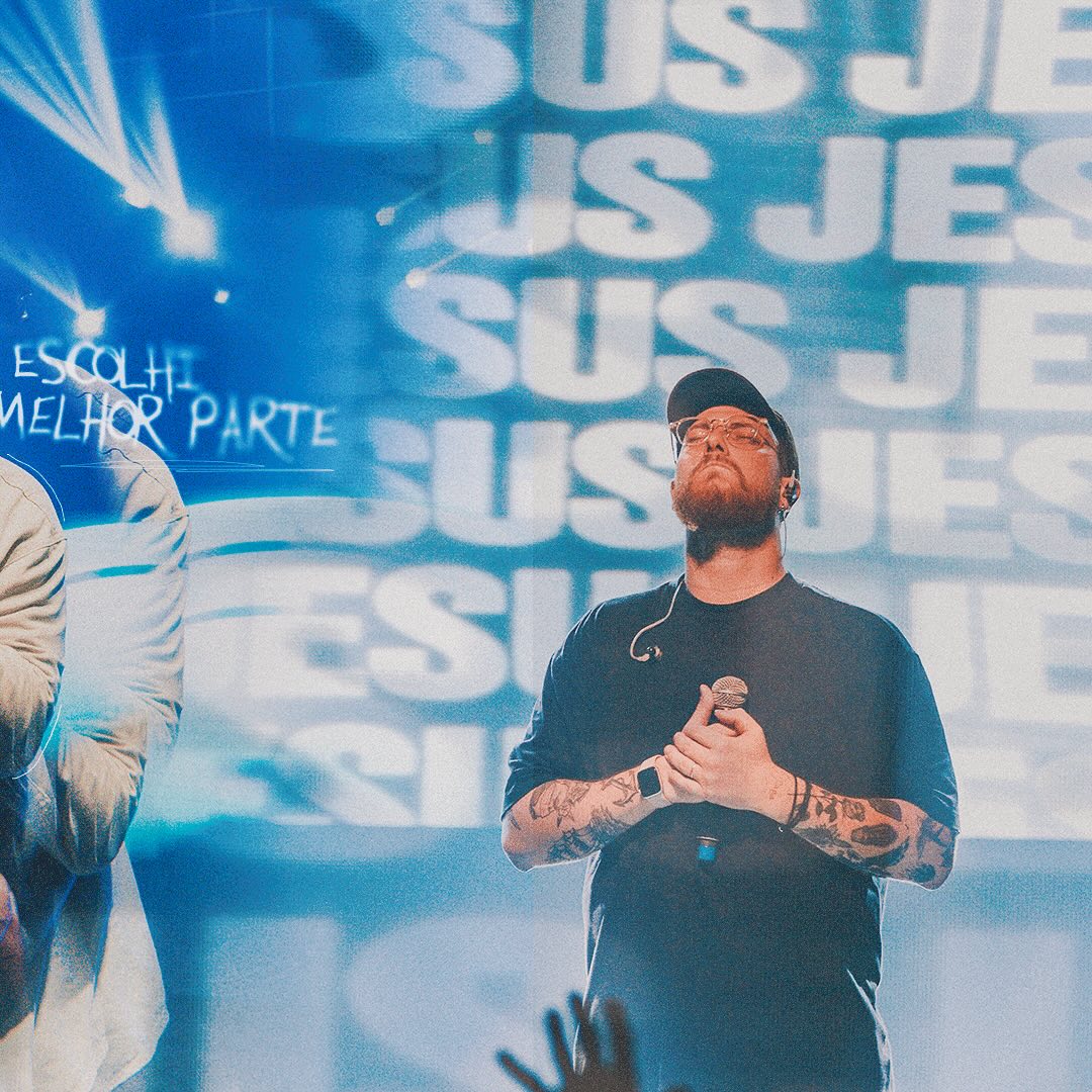 Mateus Brito durante uma apresentação ao vivo